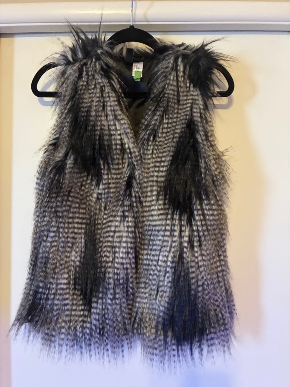 H & M Divided Womens Black & Gray Faux Fur Vest SZ 6